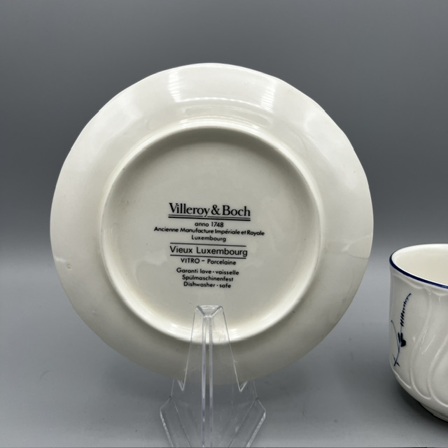 Tasse à café Villeroy & Boch Vieux Luxembourg avec soucoupe en porcelaine blanche décor bleu cobalt