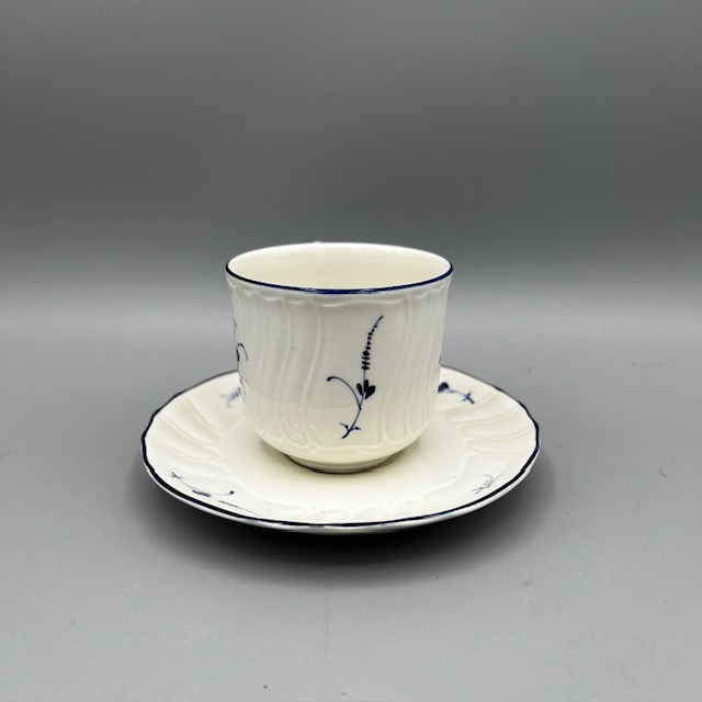 Tasse à café Villeroy & Boch Vieux Luxembourg avec soucoupe en porcelaine blanche décor bleu cobalt