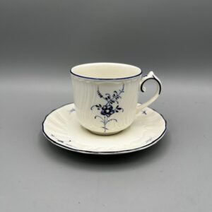Tasse à café Villeroy & Boch Vieux Luxembourg avec soucoupe en porcelaine blanche décor bleu cobalt