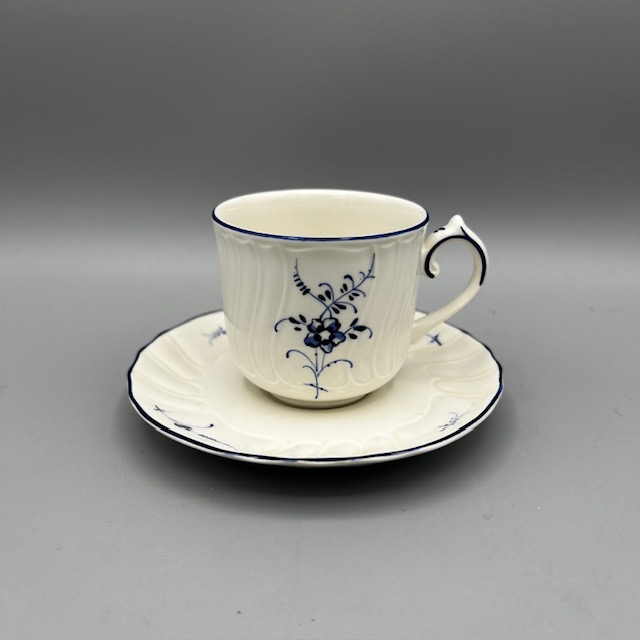 Tasse à café Villeroy & Boch Vieux Luxembourg avec soucoupe en porcelaine blanche décor bleu cobalt