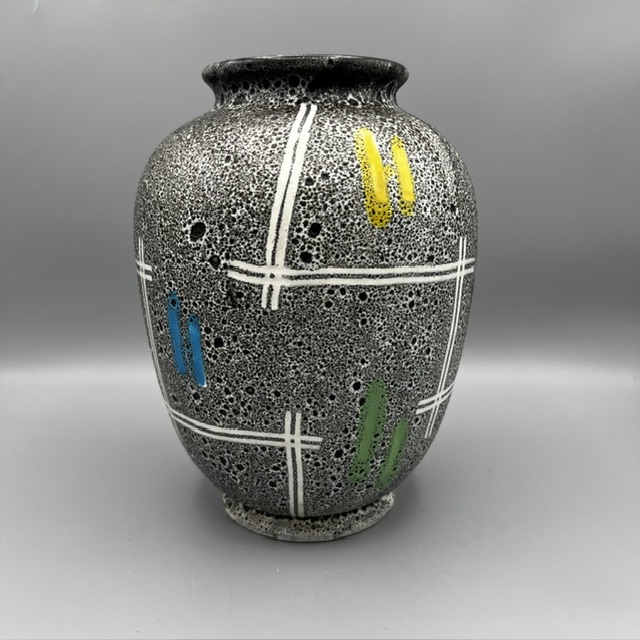 Vase vintage allemand en céramique, motif quadrillage gris et blanc