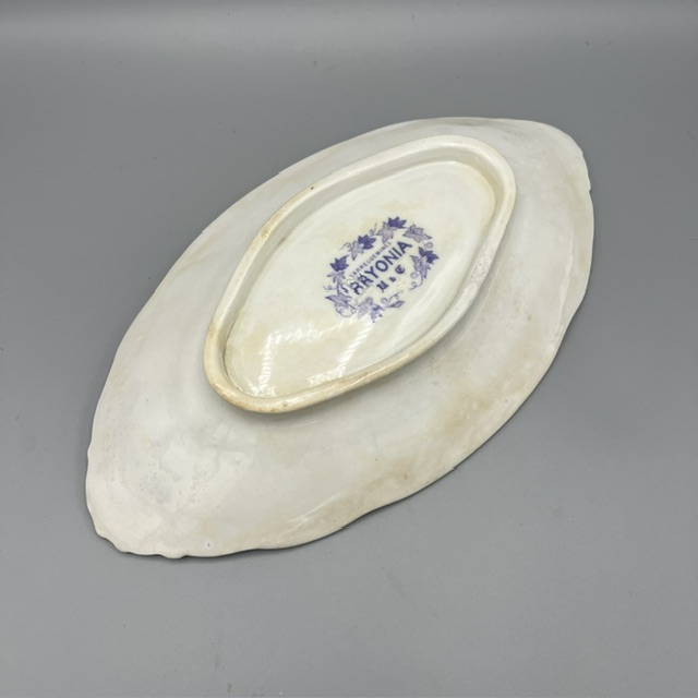 Dessous du ravier ancien avec cachet Bryonia
